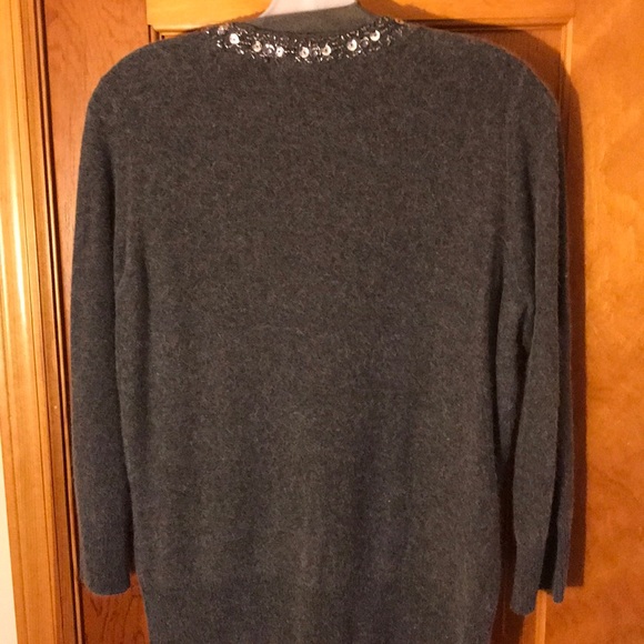 Beaded sweater perfect for the holiday season - Picture 5 of 6